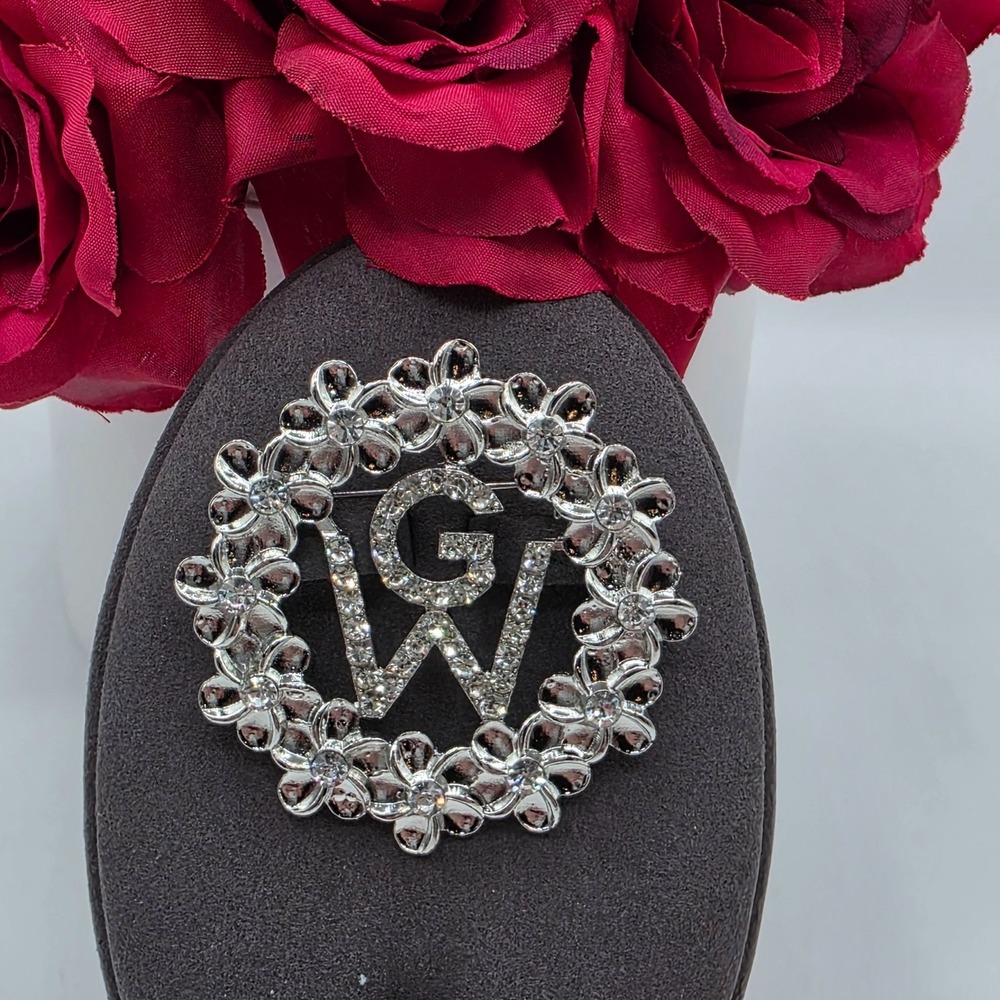GW Floral Brooch Rhinestone Circle Pin Fashion Jewelry Accessory Silver Tone